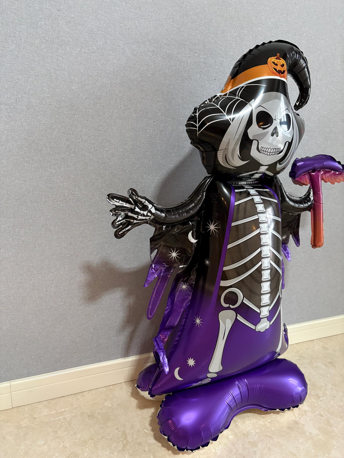 Standing Grim Reaper Skeleton Foil Balloon, 93cm Halloween Party Prop (Self-Standing)